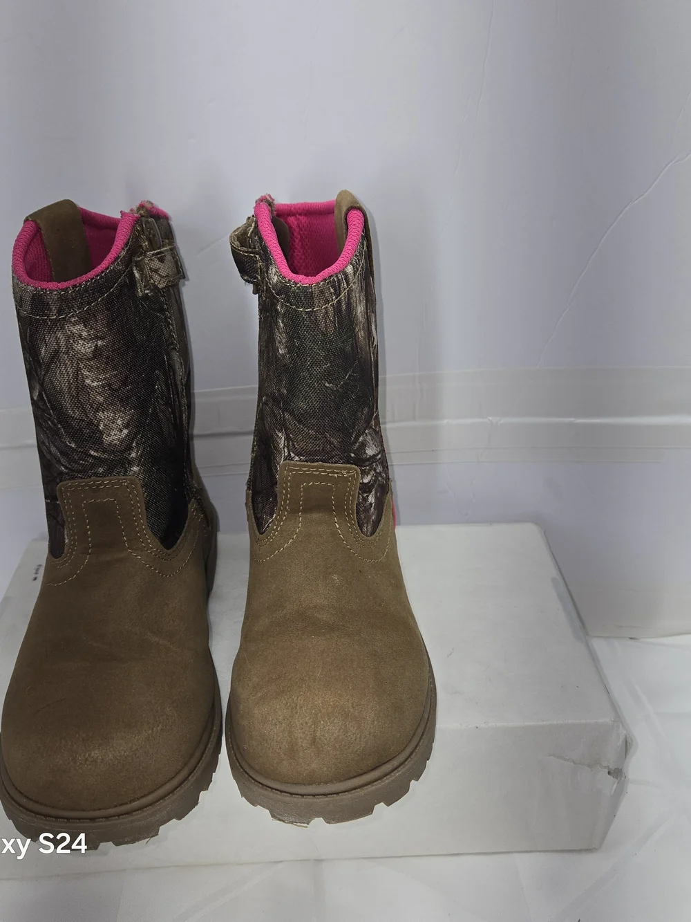Magellan Outdoors Girl's Camo Boots Tan Brush Suede Size 1D
